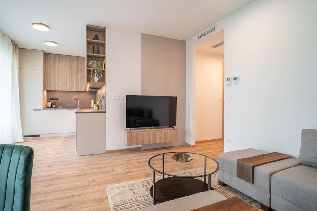 Patronka Apartments - Stylish Apartment With A Spacious Terrace Bratislava Buitenkant foto